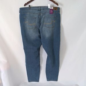 NWT Signature Levi Mid Rise Skinny Jeans Size 22S